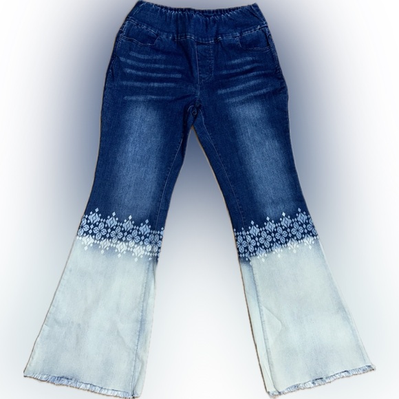The Pyramid Collection Denim - NWOT The Pyramid Collection SZ 2 pull on laser faded denim pants/waist 28”-34”